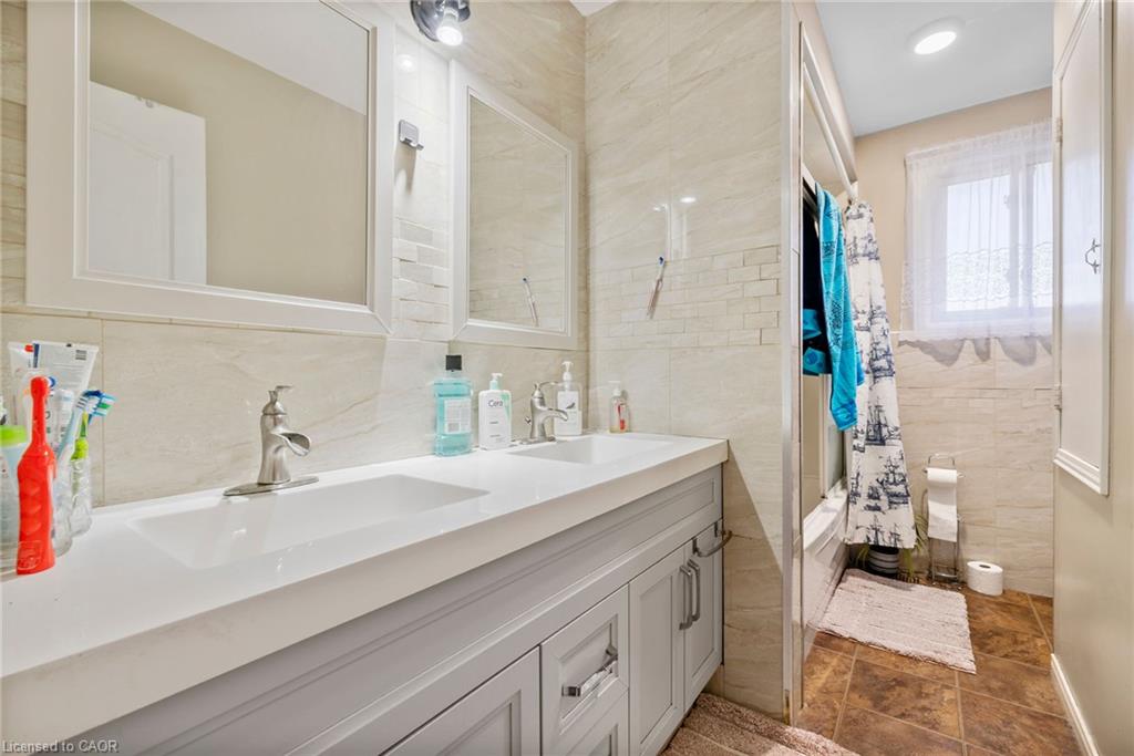 490 Queen Victoria Drive Property Photo 21