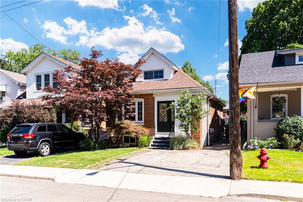 175 Rosslyn Avenue S Property Photo 4