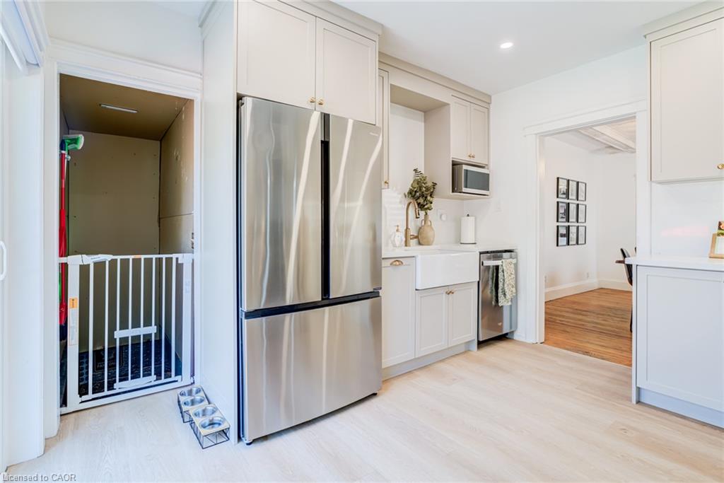 175 Rosslyn Avenue S Property Photo 18
