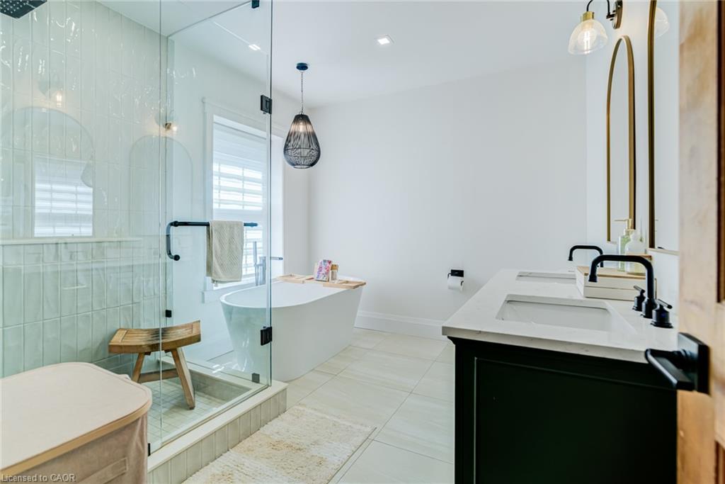 175 Rosslyn Avenue S Property Photo 23