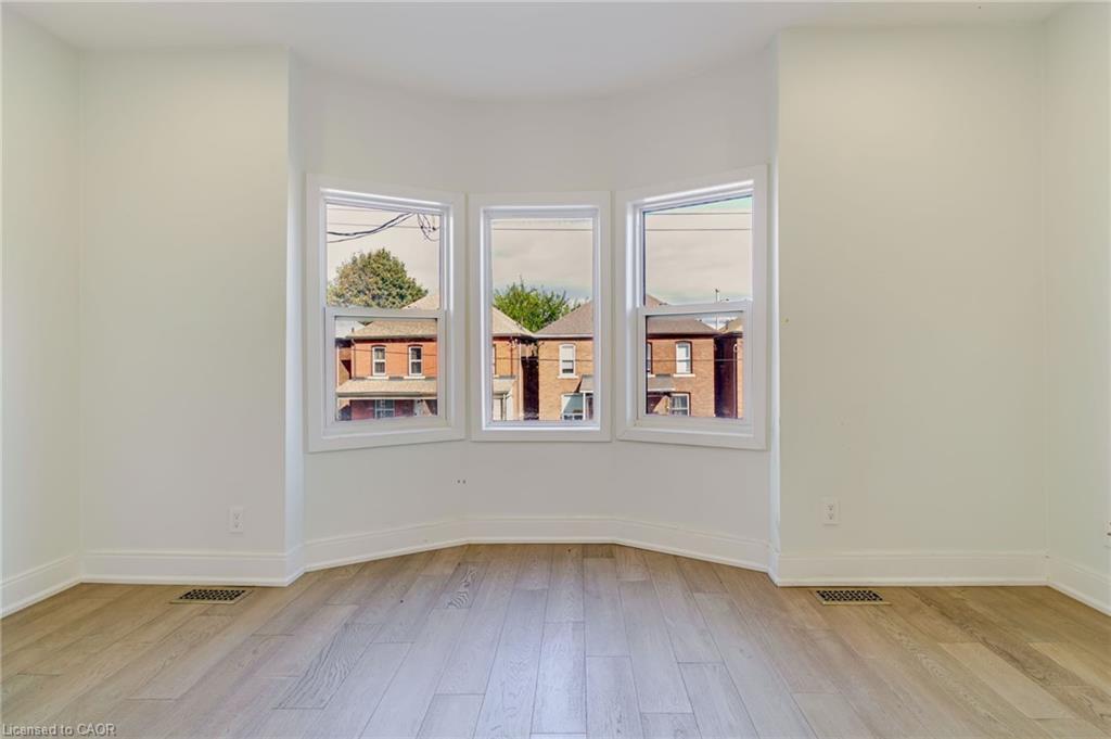 2-734 Cannon Street E Property Photo 7