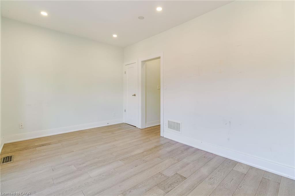 2-734 Cannon Street E Property Photo 8