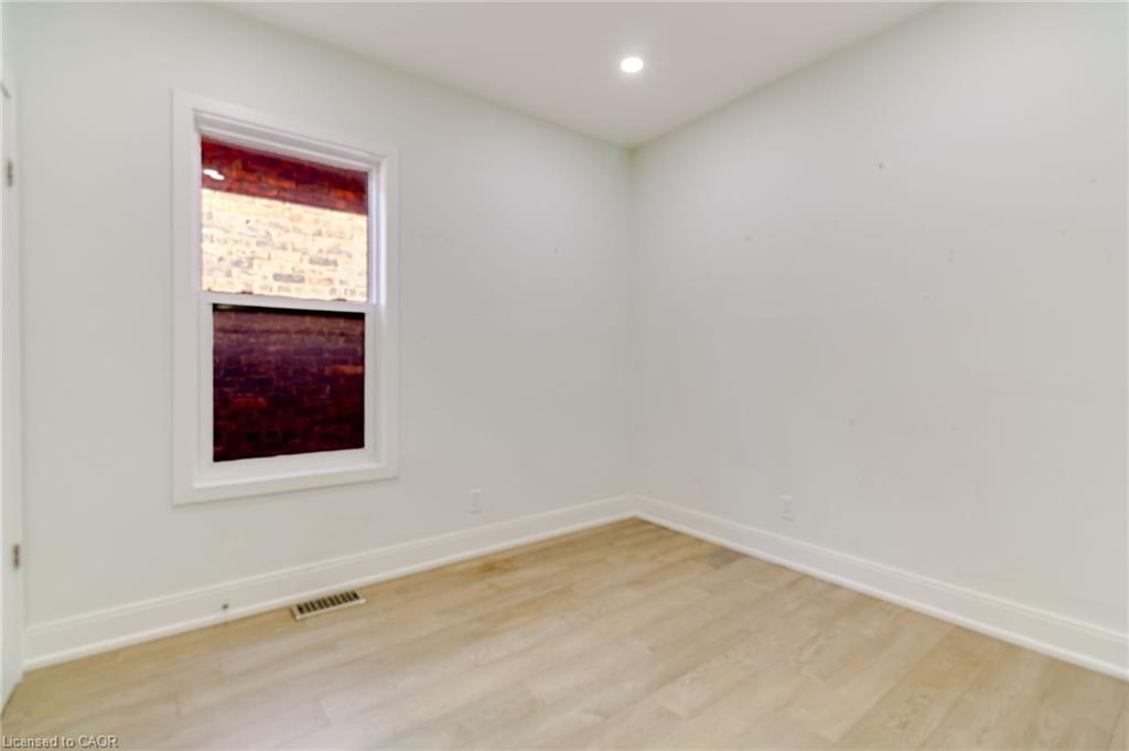 2-734 Cannon Street E Property Photo 13