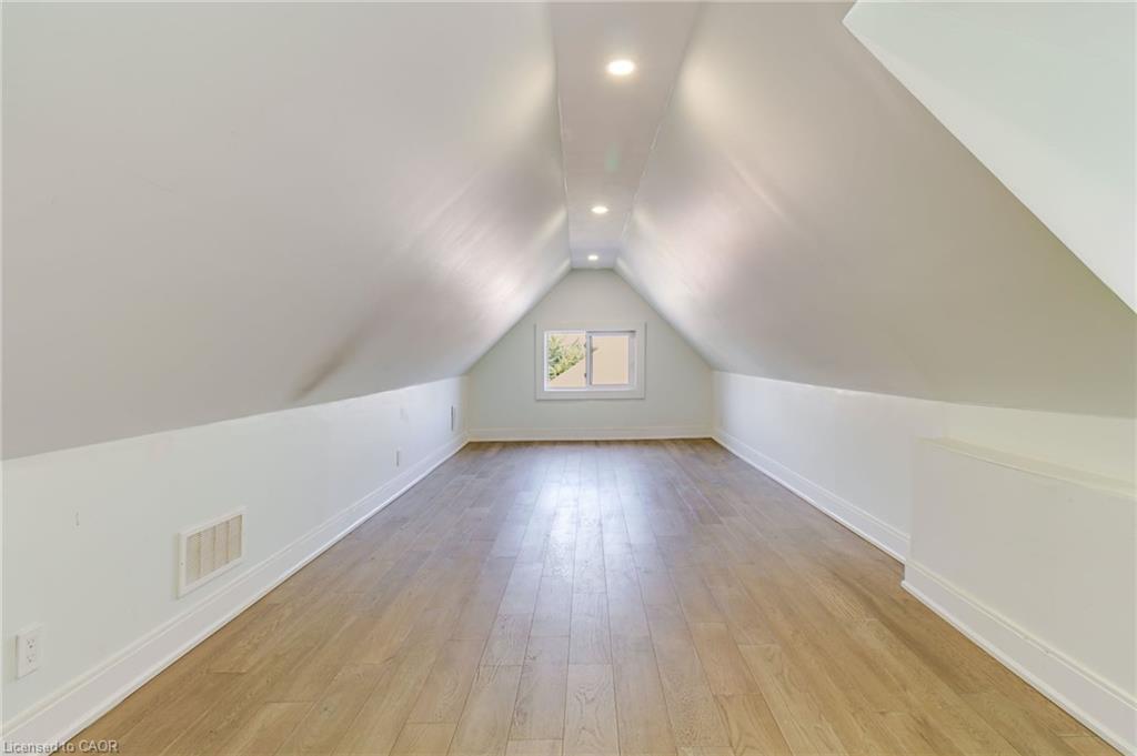 2-734 Cannon Street E Property Photo 14