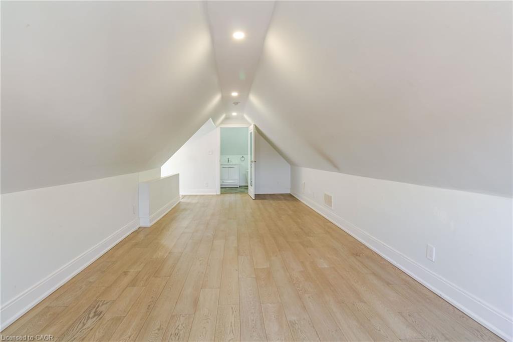 2-734 Cannon Street E Property Photo 15