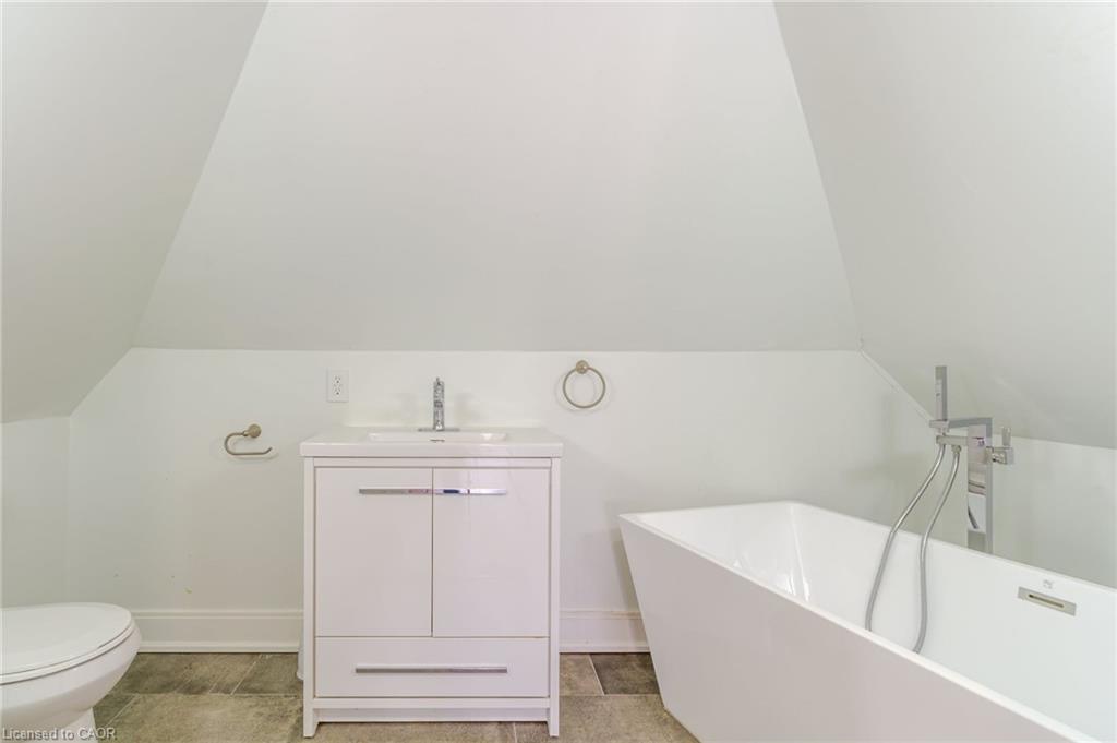 2-734 Cannon Street E Property Photo 18