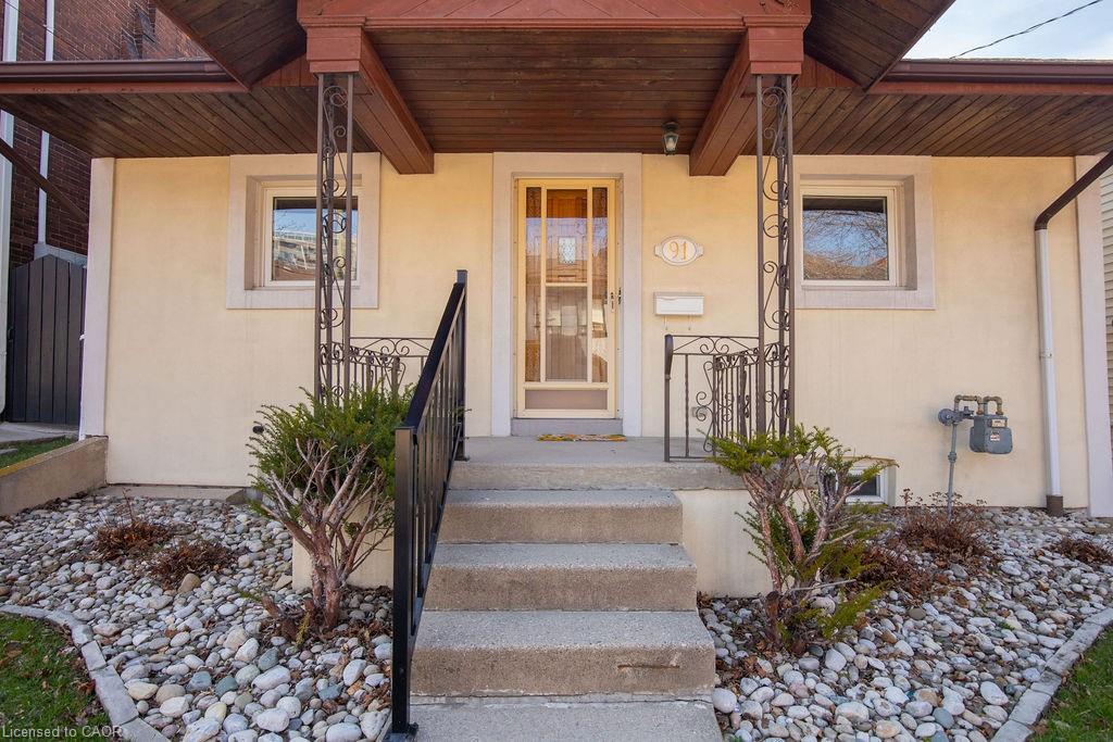 91 Pearl Street N Property Photo 1