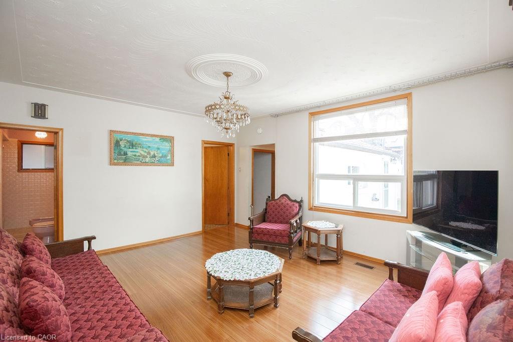 91 Pearl Street N Property Photo 5