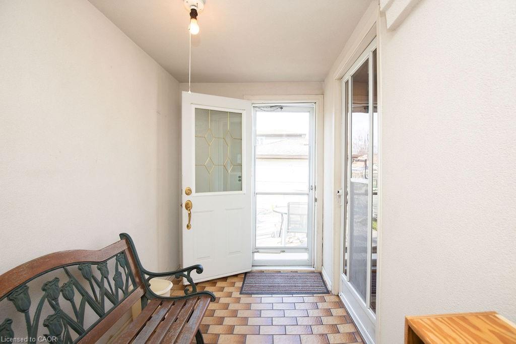 91 Pearl Street N Property Photo 11