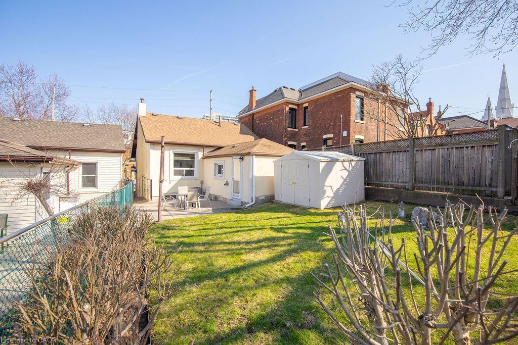 91 Pearl Street N Property Photo 14