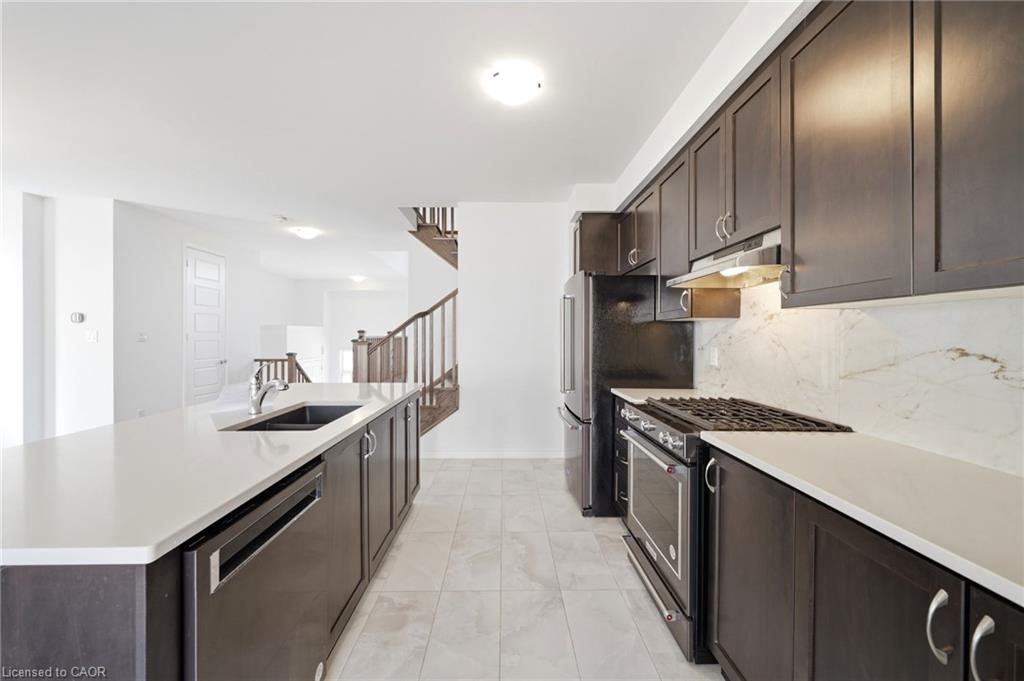 656 Newlove Street Property Photo 16