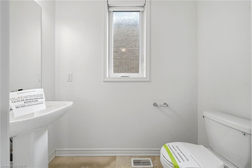 656 Newlove Street Property Photo 21