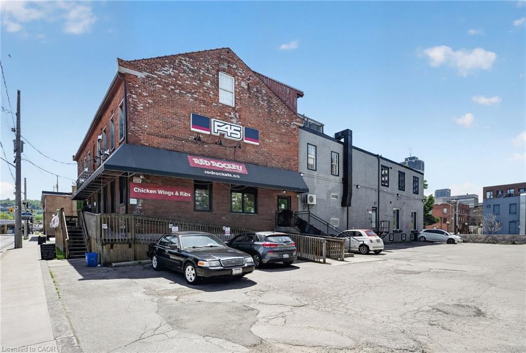 201-15 Wellington Street N Property Photo 1