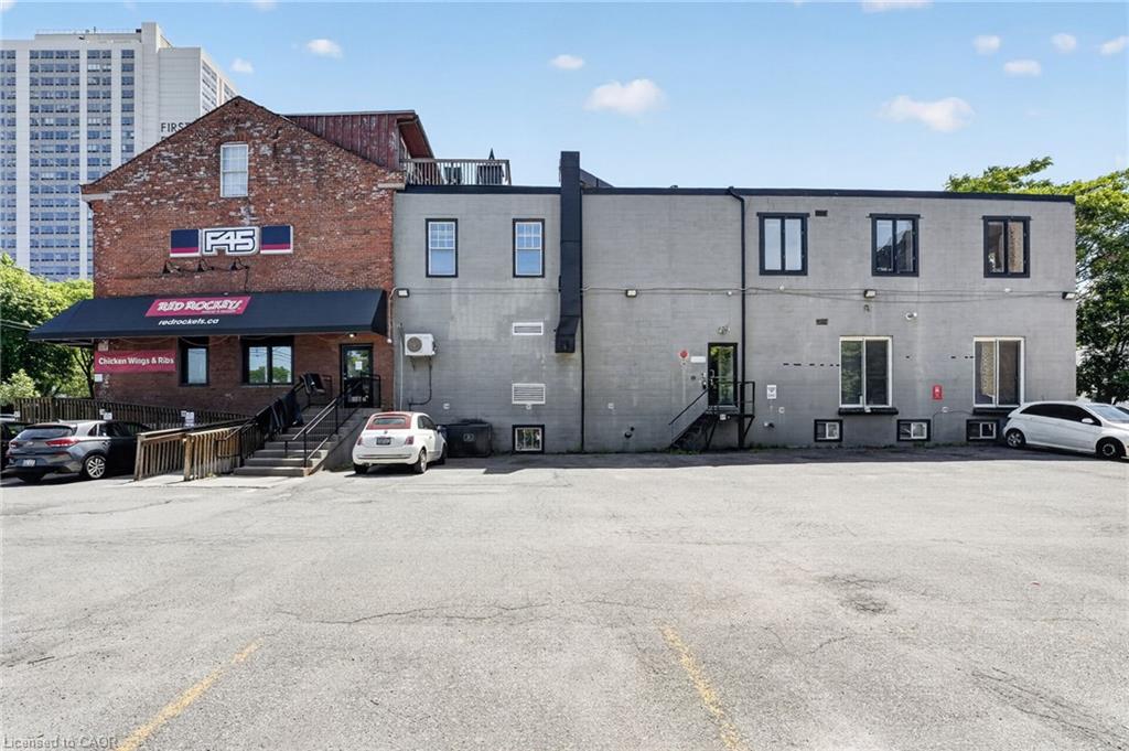 201-15 Wellington Street N Property Photo 3