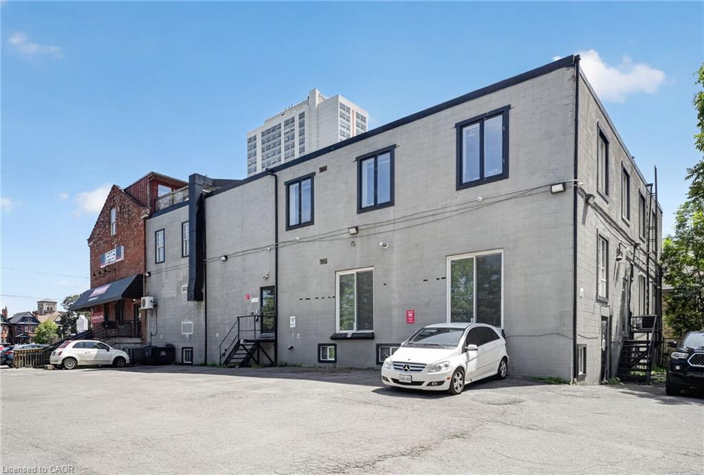 201-15 Wellington Street N Property Photo 6