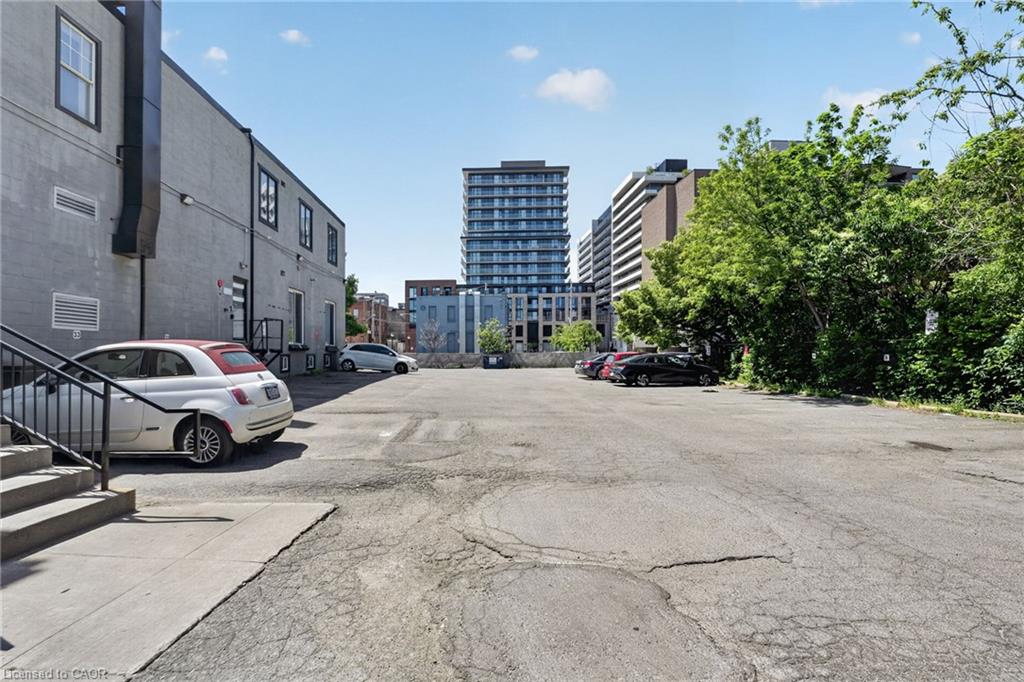 201-15 Wellington Street N Property Photo 7