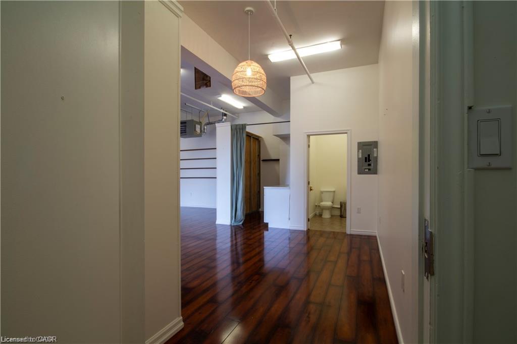 201-15 Wellington Street N Property Photo 8