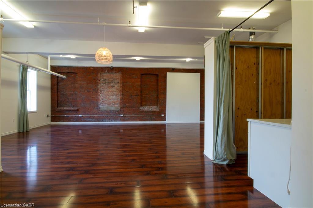 201-15 Wellington Street N Property Photo 9