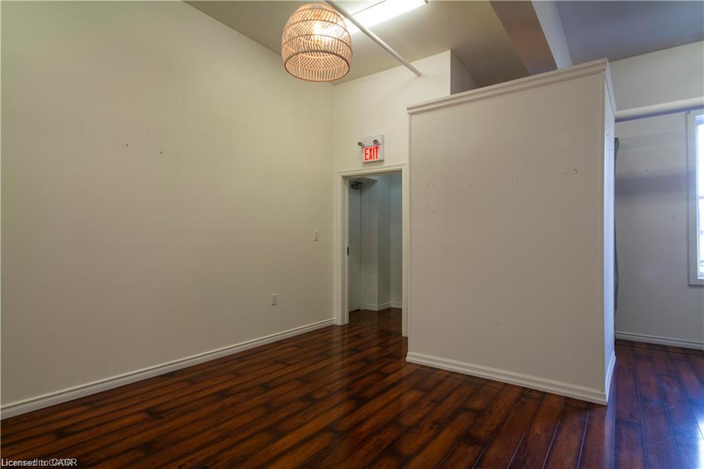 201-15 Wellington Street N Property Photo 17