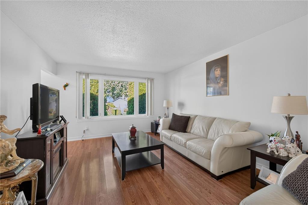 411 Queen Victoria Drive Property Photo 10