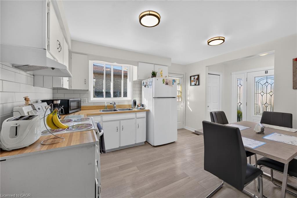 411 Queen Victoria Drive Property Photo 15