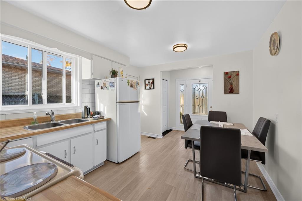 411 Queen Victoria Drive Property Photo 16