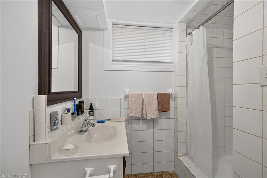 411 Queen Victoria Drive Property Photo 22