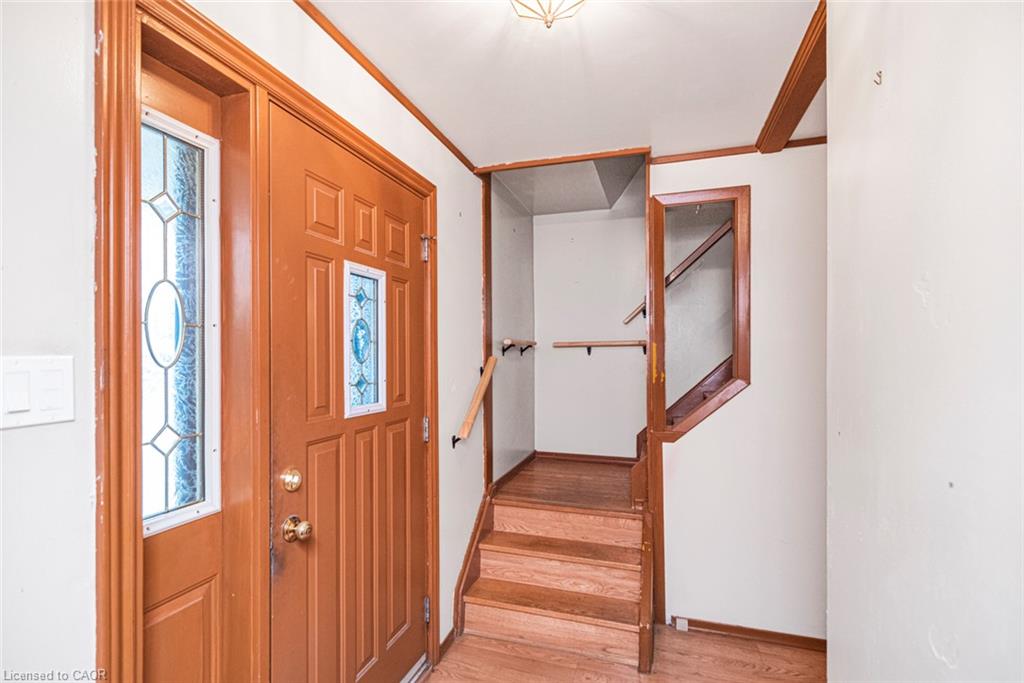 160 Birchcliffe Crescent Property Photo 8