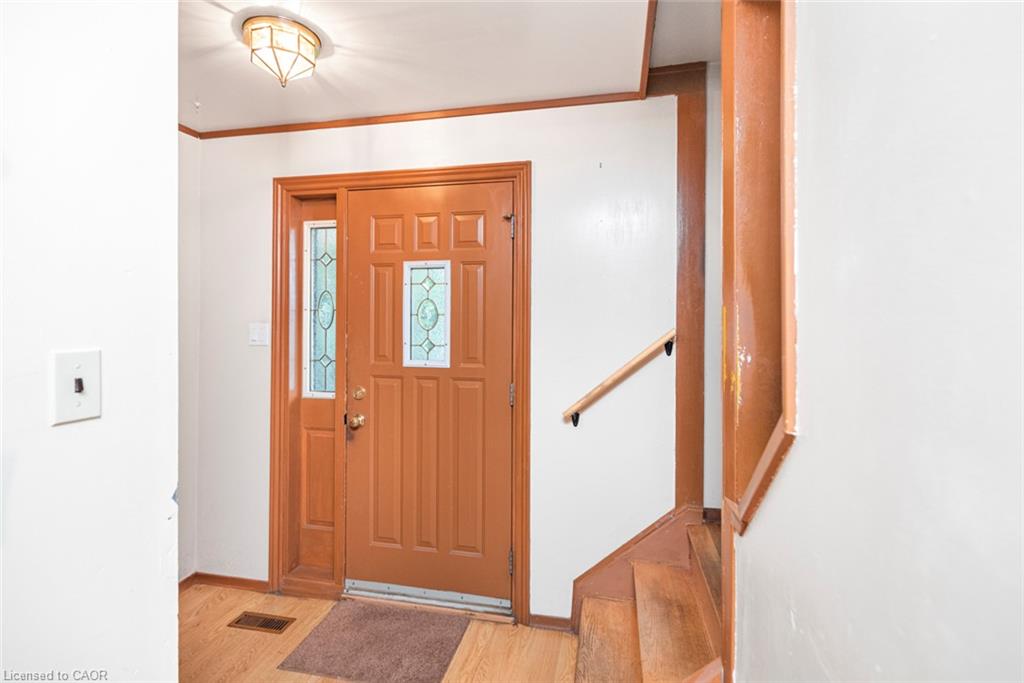 160 Birchcliffe Crescent Property Photo 9