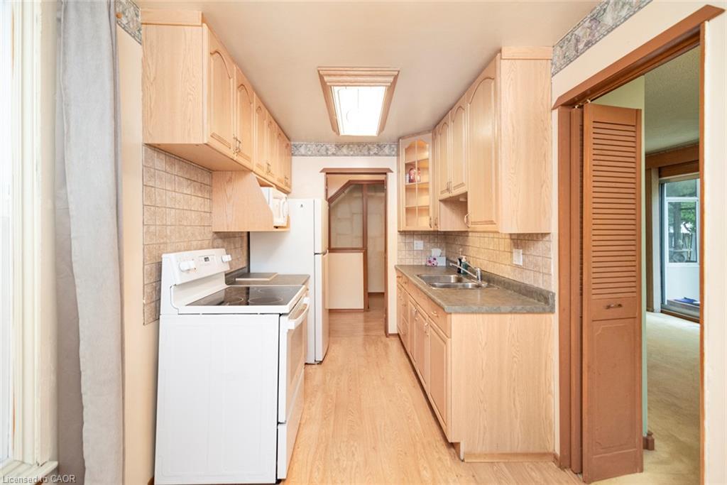 160 Birchcliffe Crescent Property Photo 17