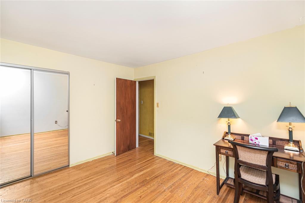 160 Birchcliffe Crescent Property Photo 28