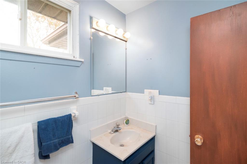 160 Birchcliffe Crescent Property Photo 31