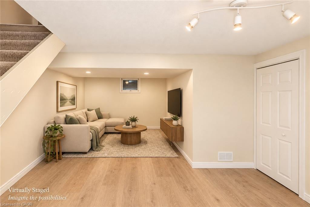 160 Birchcliffe Crescent Property Photo 33