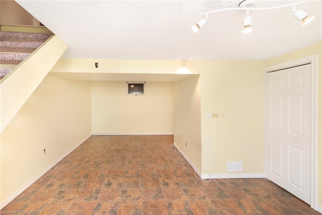 160 Birchcliffe Crescent Property Photo 34