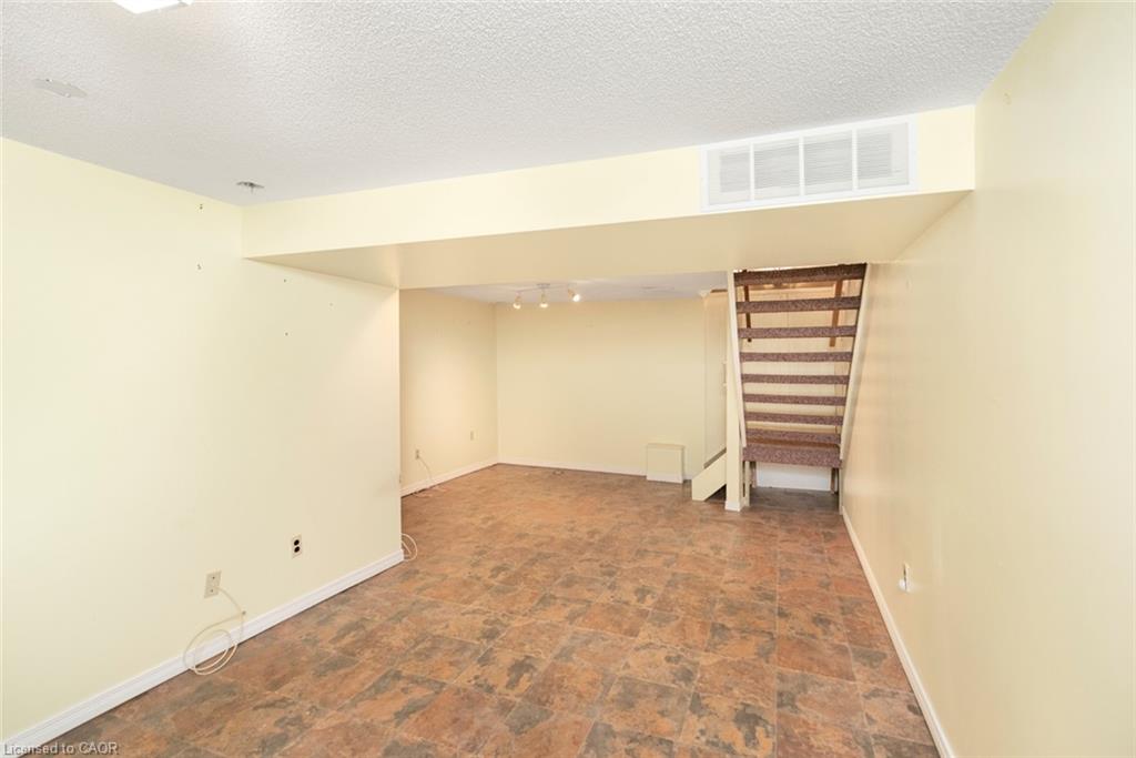 160 Birchcliffe Crescent Property Photo 35