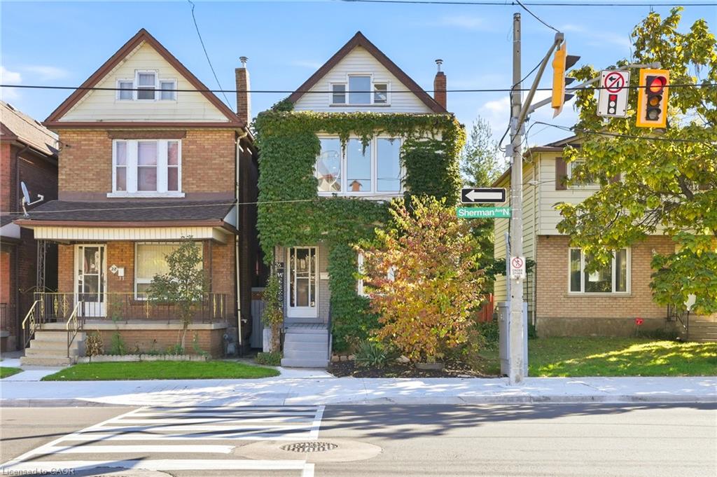 26 Sherman Avenue N Property Photo 1