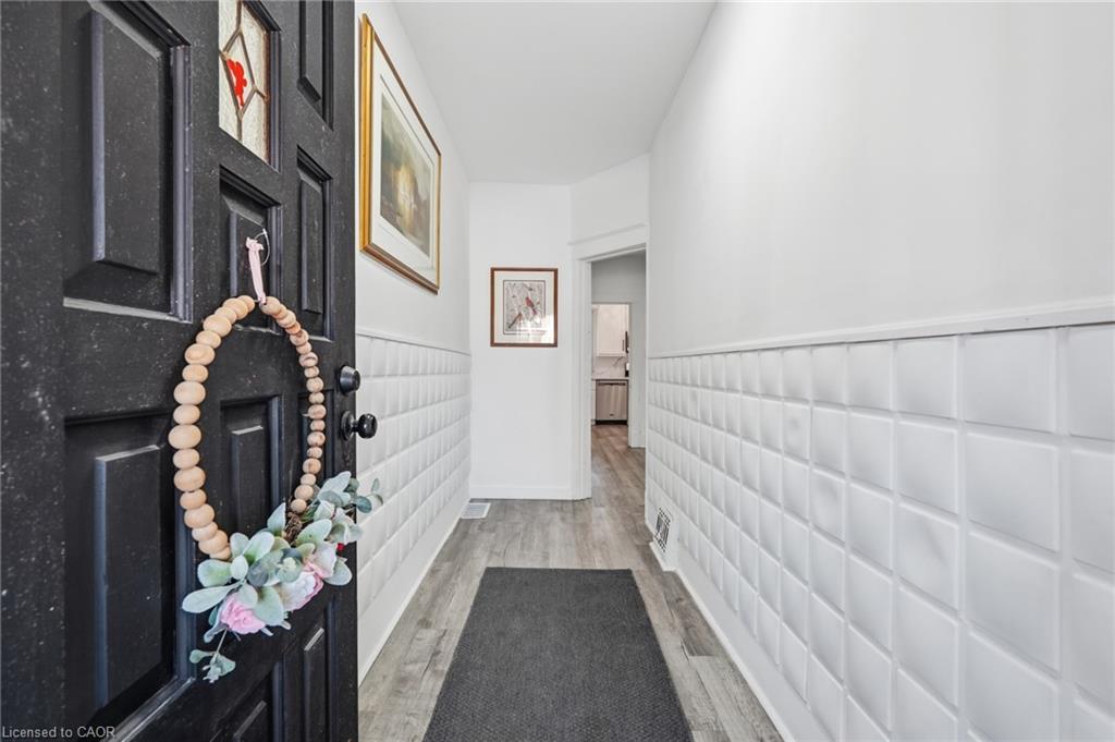 26 Sherman Avenue N Property Photo 3