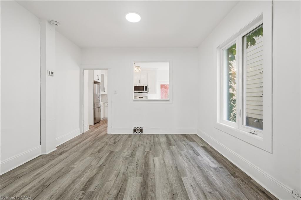 26 Sherman Avenue N Property Photo 8