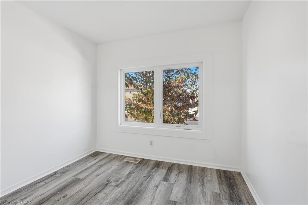 26 Sherman Avenue N Property Photo 12