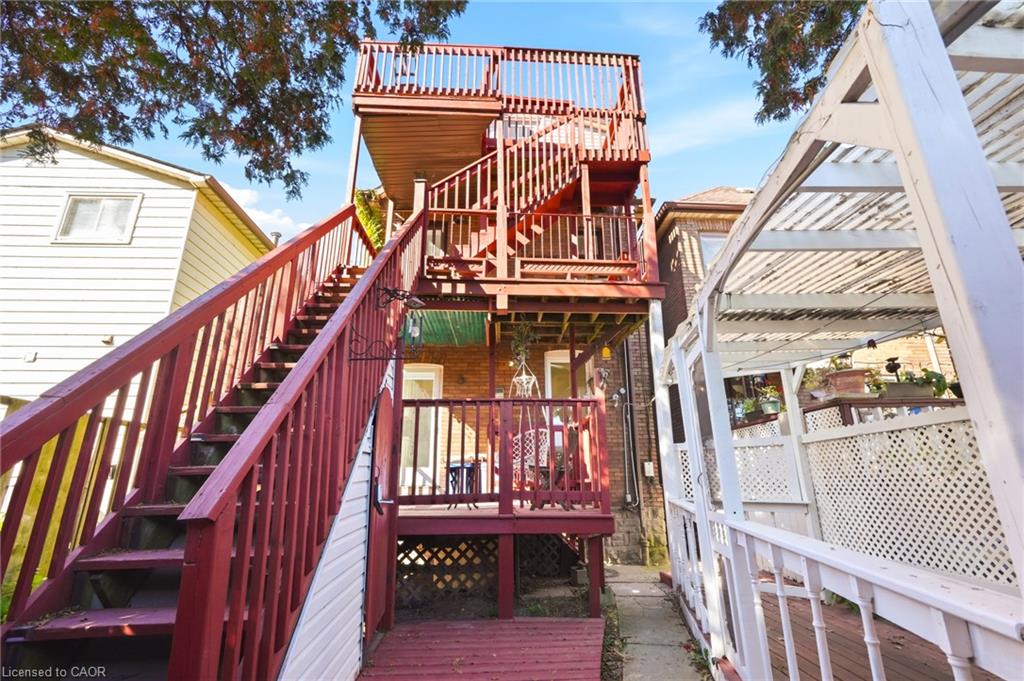 26 Sherman Avenue N Property Photo 23
