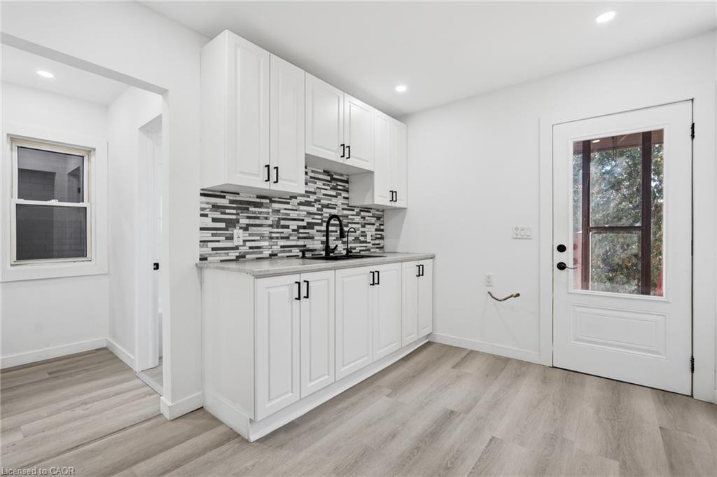 26 Sherman Avenue N Property Photo 25