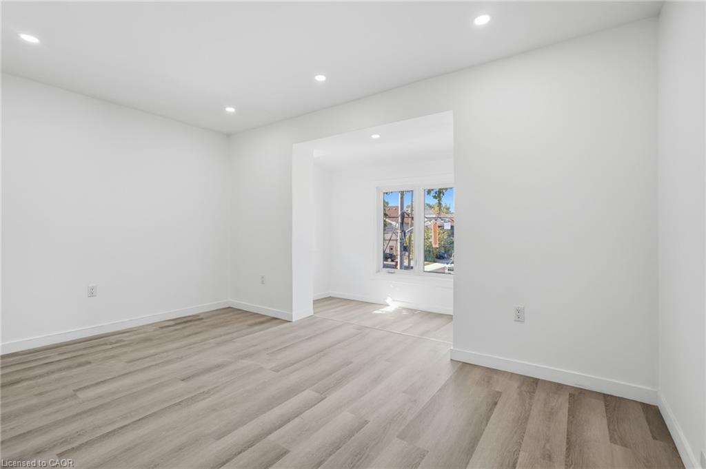 26 Sherman Avenue N Property Photo 26