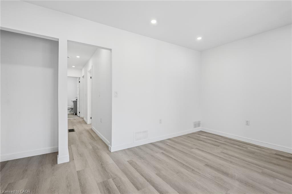 26 Sherman Avenue N Property Photo 27