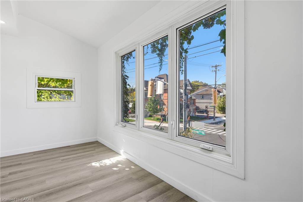 26 Sherman Avenue N Property Photo 28