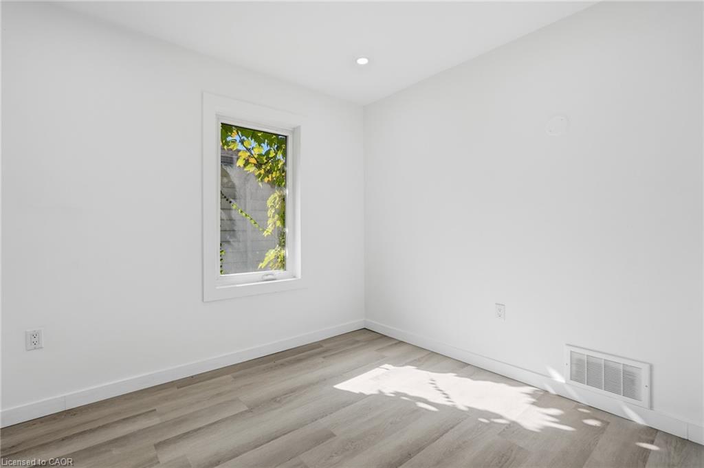 26 Sherman Avenue N Property Photo 29