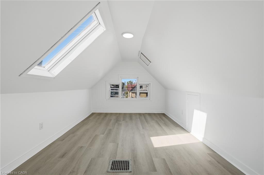 26 Sherman Avenue N Property Photo 37