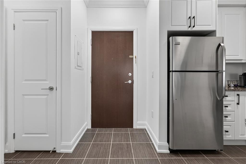 214-216 Oak Park Boulevard Property Photo 5