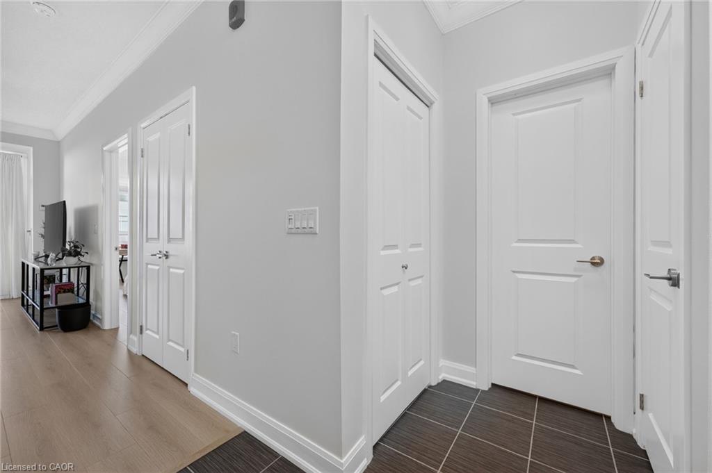 214-216 Oak Park Boulevard Property Photo 8