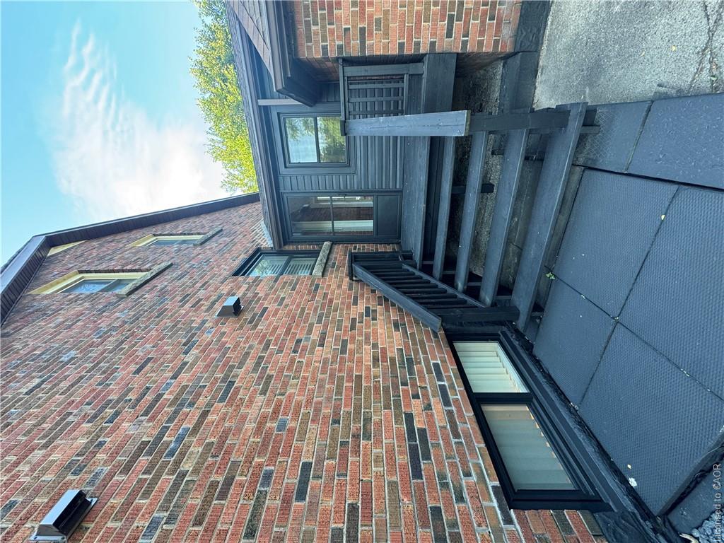 119 King Street E Property Photo 2
