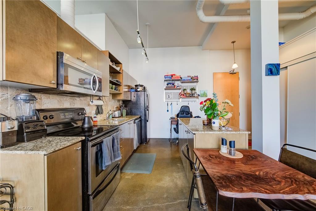 620-404 King Street Property Photo 16